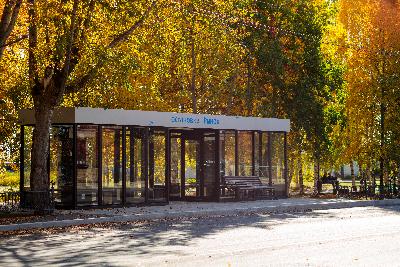  На ул. Железнодорожной заработала новая «тёплая» остановка