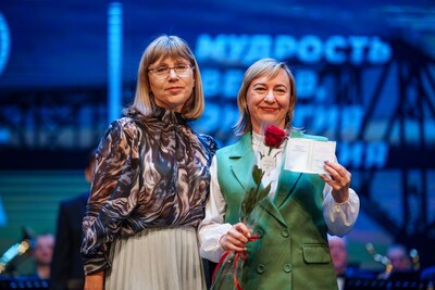 В преддверии Дня округа югорчанам вручили высокие награды