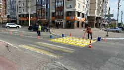 Продолжается обновление пешеходных переходов в Югорске