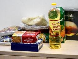 Волонтеры города вручили ветеранам и «детям войны» продуктовые наборы