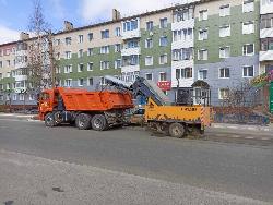 В Югорске продолжаются работы по ремонту дорог 