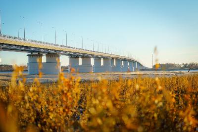 В Югре завершилось строительство нового мостового перехода через реку Обь близ города Сургут