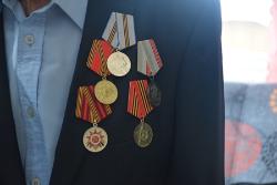 Андрей Бородкин вручил юбилейные медали еще 6 ветеранам