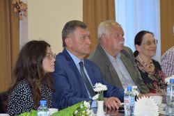 Губернатор Юры Наталья Комарова вручила медали «За любовь и верность»