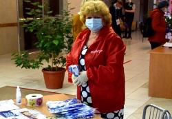 Безопасное голосование на участках обеспечивают волонтеры 