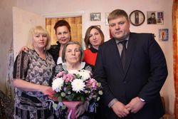 Поздравления в 85-летием принимает участник трудового фронта Шабурова Мария Михайловна