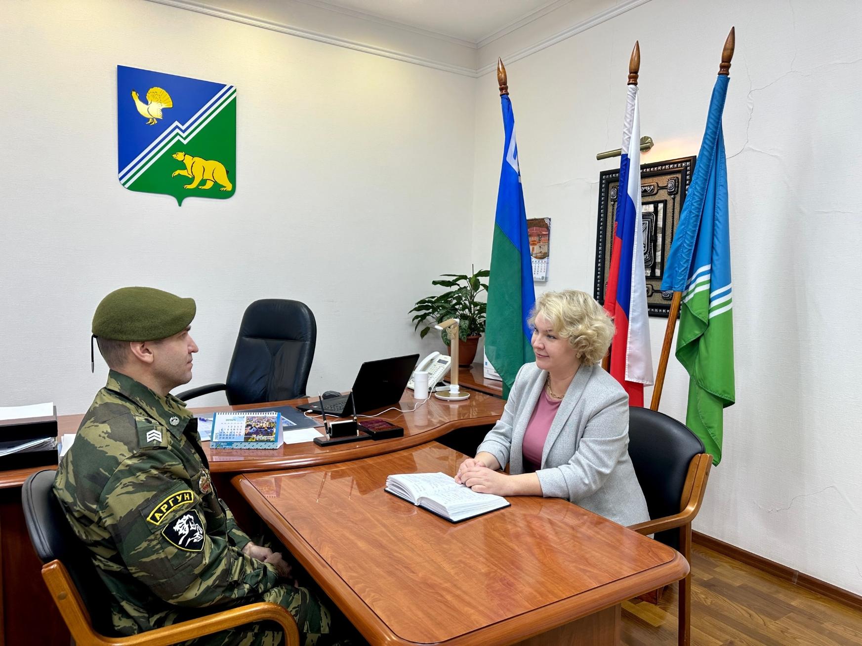 Евгения Комисаренко провела рабочую встречу с руководителем филиала региональной Ассоциации ветеранов СВО в городе Югорске