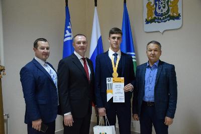 Студенты Югорского политехнического колледжа приняли участие в прямом эфире с губернатором Югры