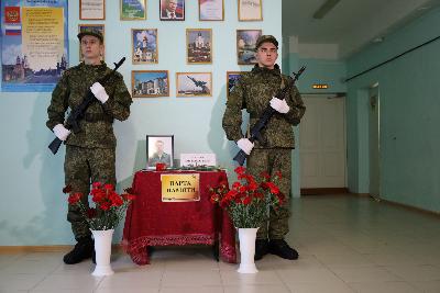 В школе №5 в мкр. Югорск-2 открыли «Парту памяти» в честь Сергея Костенко
