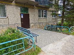 Жизнь без барьеров: в Югорске проводятся работы по обеспечению доступной среды для маломобильных граждан