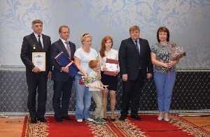 11 югорских выпускников получили медали «За особые успехи в обучении»