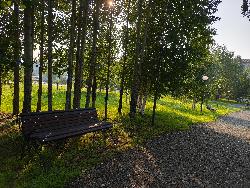 В сквере Югорска стало больше мест для отдыха