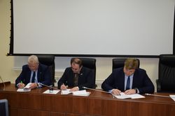 В Югорске подписано Трехстороннее соглашение по основным принципам регулирования социально-трудовых отношений