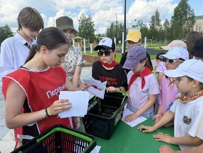 В центральном городском сквере «Северное сияние» прошёл фестиваль «Движения Первых» среди лагерей с дневным пребыванием детей