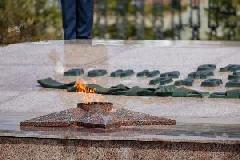 В рамках Всероссийской акции ПАО «Газпром» «Храним огонь Победы» в Югорске зажжен Вечный огонь