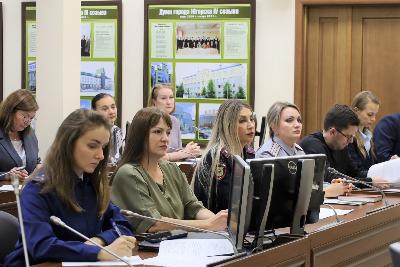 В администрации Югорска обсудили меры по предупреждению участия подростков в деструктивных сообществах в соцсетях