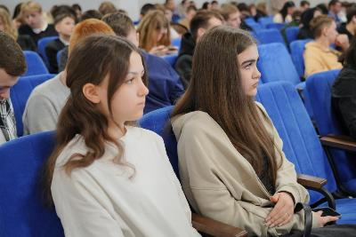 В Югорске прошла Всероссийская ярмарка трудоустройства «Работа России. Время возможностей»