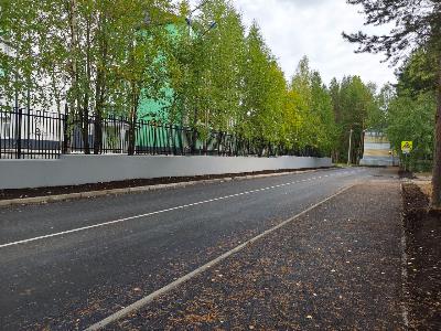 Завершено благоустройство территории возле школы №2