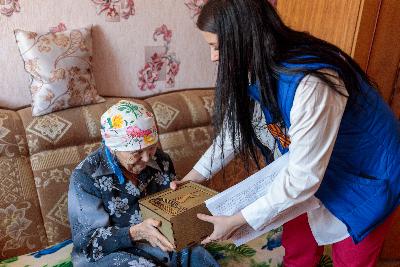 Ветераны Великой Отечественной войны принимают поздравления с Днем Победы