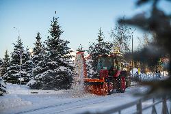 В Югорске ежедневно ведутся работы по очистке от снега дорог и тротуаров