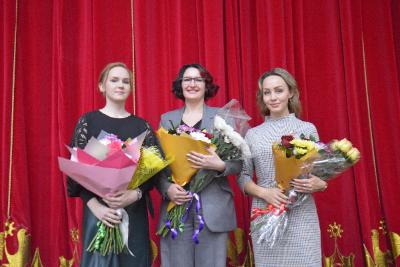 Названы имена победителя и призеров премии главы города Югорска молодых педагогов "Признание" в 2022 году
