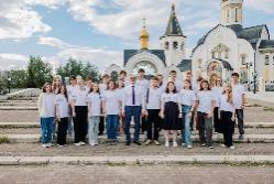Выпускники-медалисты школ Югорска побывали на экскурсии по городу вместе с главой города Алексеем Харловым
