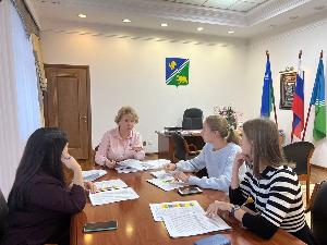 Председатель Думы города Югорска Евгения Комисаренко встретилась с лидерами Молодежной палаты