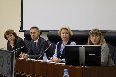 Изменение границ избирательных округов и итоги летней оздоровительной кампании депутаты обсудили на совместном заседании комиссий Думы города