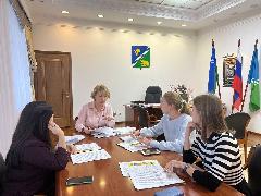 Председатель Думы города Югорска Евгения Комисаренко встретилась с лидерами Молодежной палаты