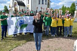 Югорчане приняли участие в Международной эстафете высадки деревьев «Сад дружбы»