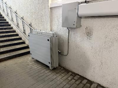 В подземном переходе обновили подъёмную платформу для маломобильных граждан