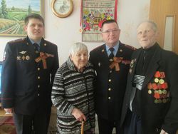 Югорские полицейские поздравили ветеранов Великой отечественной войны