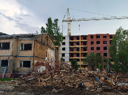 В Югорске продолжается снос аварийного жилья