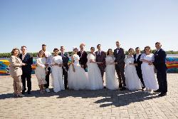 Молодожены из Югорска приняли участие в первой массовой церемонии бракосочетания