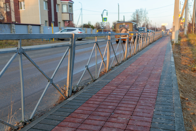 В Югорске появился новый тротуар на улице Калинина