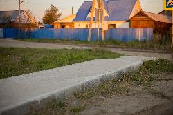 В Югорске оборудовали новый тротуар