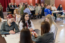 Жители Югорска определили будущее территории «Северный маршрут» на проектной сессии Жители Югорска определили будущее территории «Северный маршрут» на проектной сессии