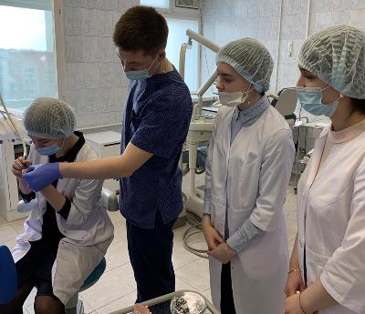 Ученики медкласса знакомятся с профессией врачей в Югорской городской больнице
