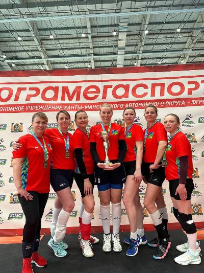 Женская сборная Югорска по волейболу – чемпионки округа