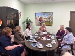 В МБУ ДО «Детская Школа Искусств» под руководством Председателя Женского Движения Единой России в городе Югорске Евгении Комисаренко состоялось очередное заседание Совета движения.