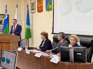 Парламентарии города Югорска признали работу главы и администрации города удовлетворительной.