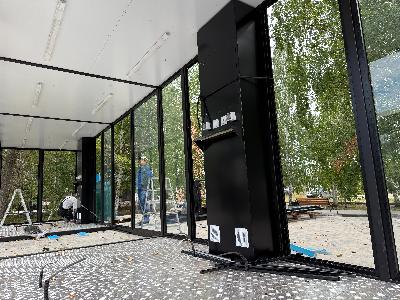 Преображается остановочный павильон на улице Железнодорожной