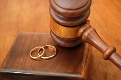 Отсутствие семейных ценностей – главная причина разводов, по мнению югорчан
