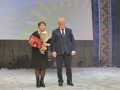 Михаил Бодак вручил награды югорчанам ко Дню округа 