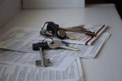 Андрей Бородкин вручил ключи от квартиры югорчанке 