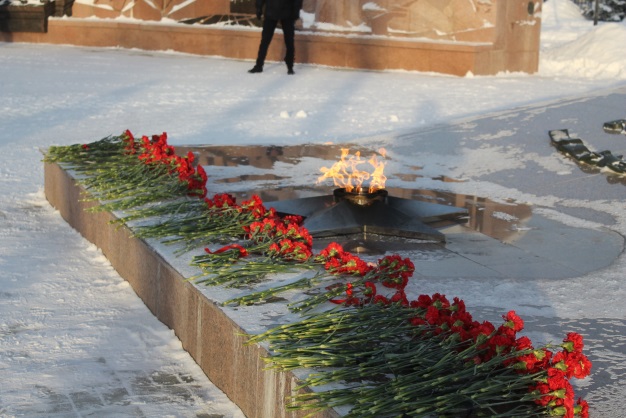 День Героев Отечества. Возложение цветов к Мемориалу "Воинской славы". 
